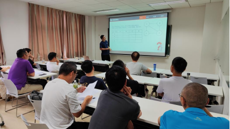 6月12日下午3时，数学与统计学学院青年教师教学竞赛在学院203教室顺利举行。本次赛事不仅是一次教学技能的“比武”，...