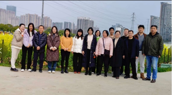 三月春风拂面暖，巾帼建功绽芳华。在“三八” 国际妇女节来临之际，为致敬每一位在岗位上绽放光彩的女教职工，丰富大...