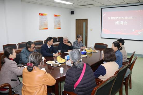 11月11日下午，图书馆、档案馆党委书记陈文超、馆长吴文华、副馆长李兰兰和馆办、工会负责人，在图书馆六楼会议室与...